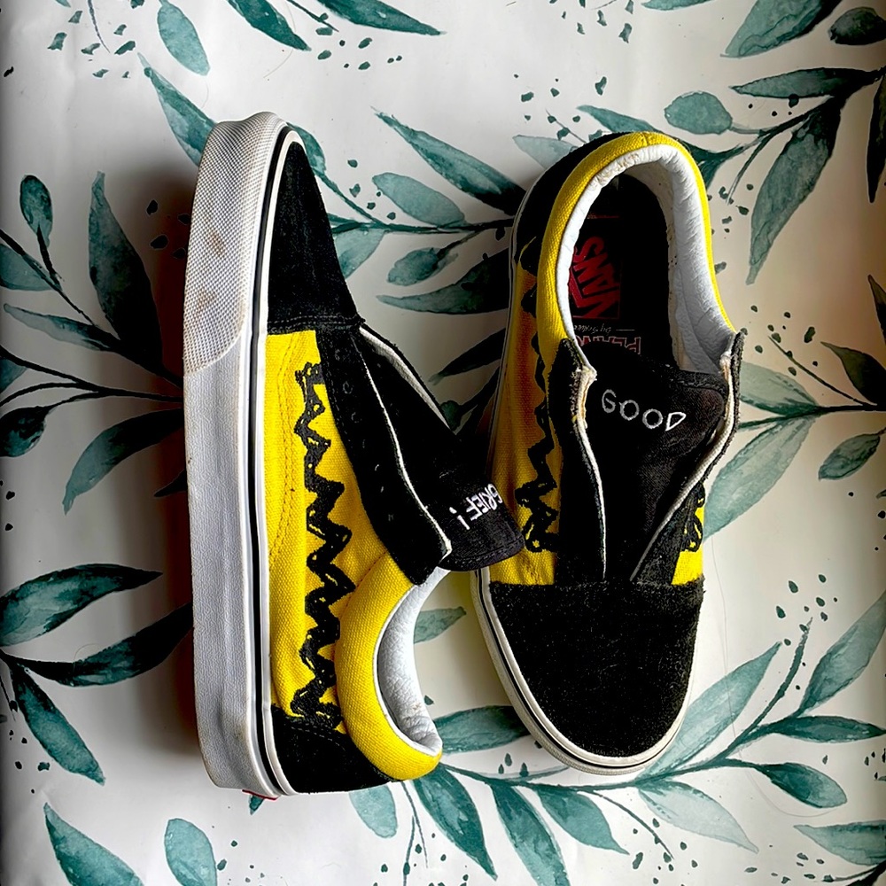 VANS peanuts edition sneakers, size 8.5 in like new condition!
